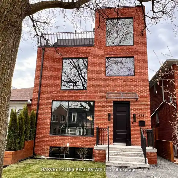 TORONTO VERSION OF A NEW YORK INDUSTRIAL SOFT LOFT