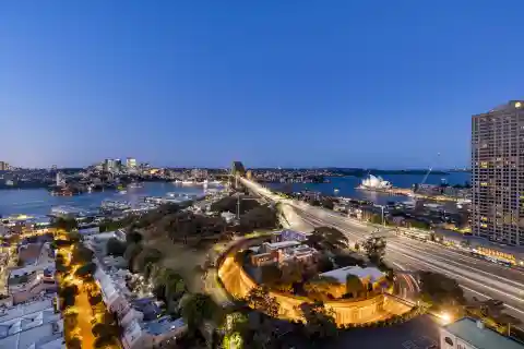 Light-Filled Apartment in an Impressive Full-Service Building
