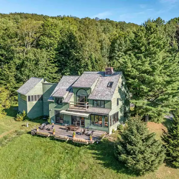 THE ZENITH OF STOWE PROPERTIES