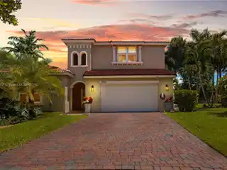 Luxury Entertainer’s Dream with Tropical Pool