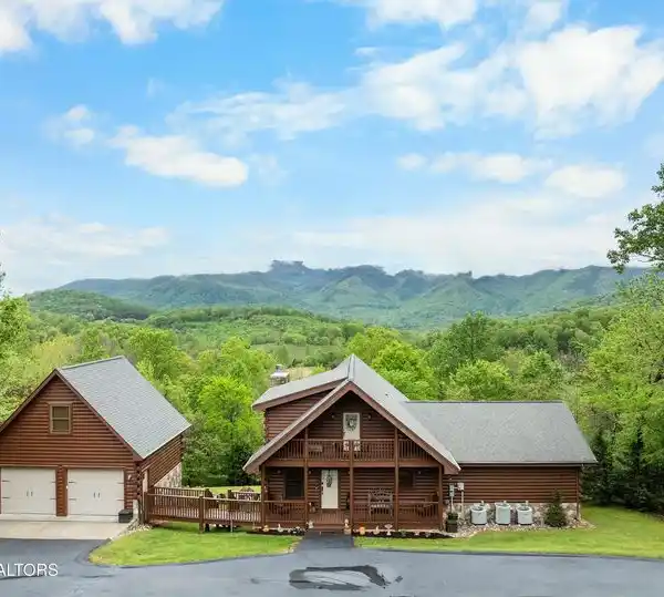 BREATHTAKING MOUNTAIN RETREAT