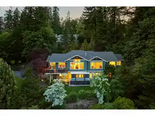 Serene Retreat with Sweeping Mt. Hood Views