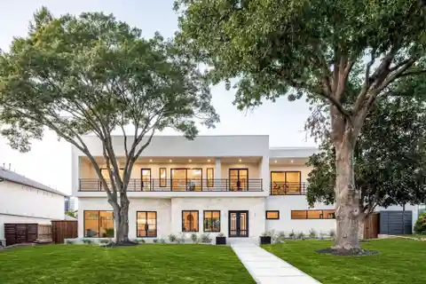 Stunning New Build with Chef’s Kitchen and Expansive Entertainment Area