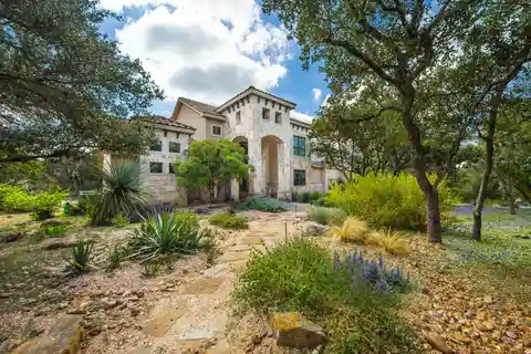 Beautiful Hill Country Home in Gated Shadow Canyon