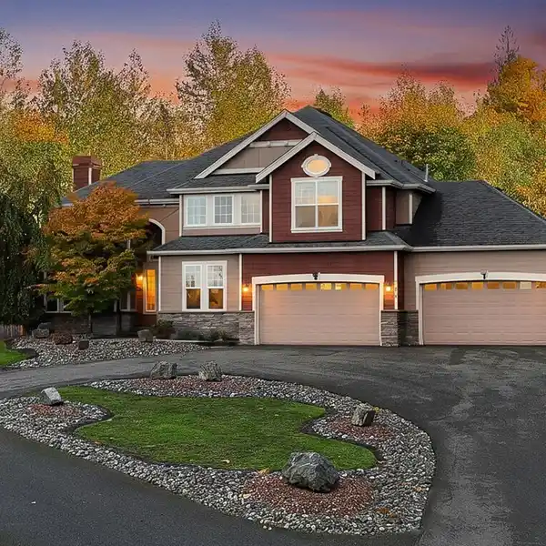 PRIVATE ESTATE LIVING WITH ELEVATED NORTHWEST ELEGANCE