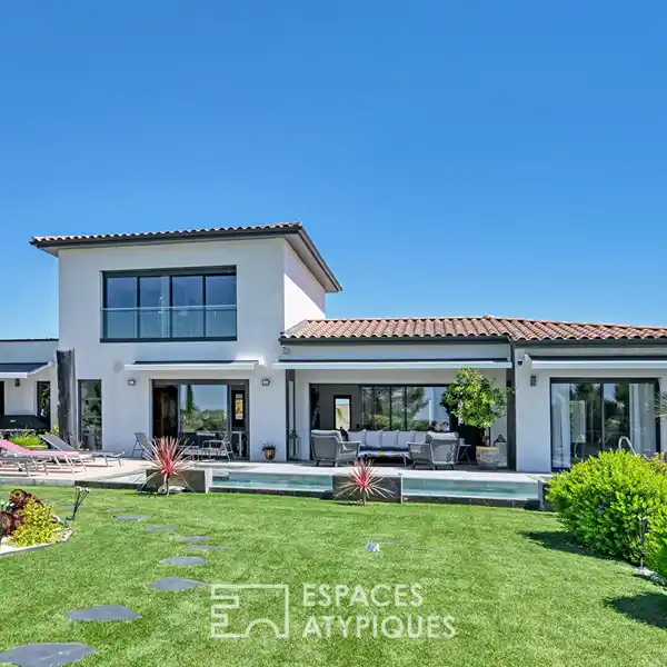 ELEGANT AND REFINED CONTEMPORARY VILLA