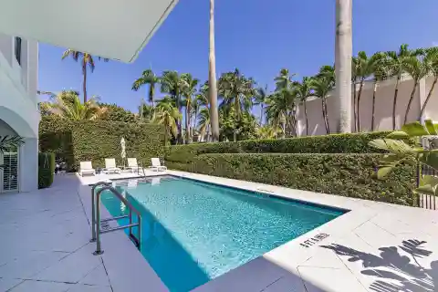 Newly Renovated Island House Condo