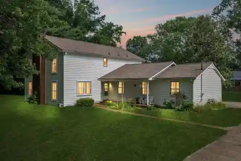 Charming Home in Lovely Green Valley