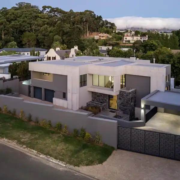 SPECTACULAR NEW HOME ON THE SLOPES OF THE HELDERBERG MOUNTAIN