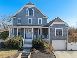 Beautifully Renovated Home Three Houses from the Beach