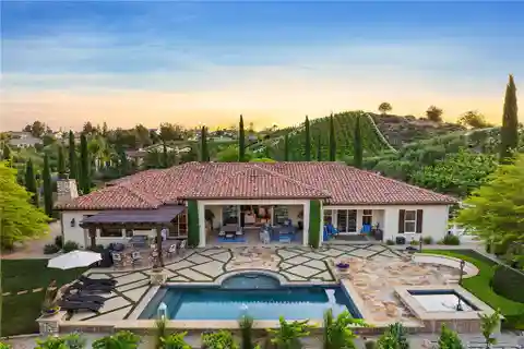 Spectacular Home in Crowne Hill Reserve