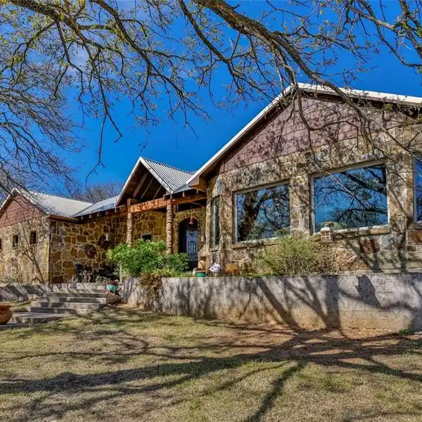 CUSTOM-BUILT HOME IN A PARK-LIKE SETTING