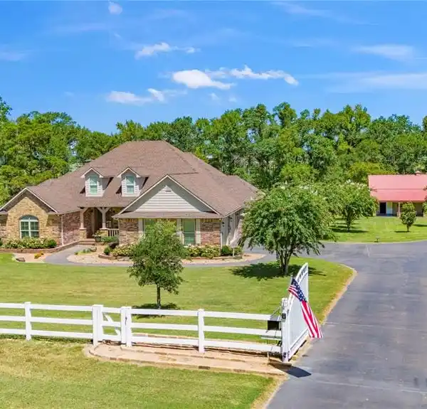TRANQUIL COUNTRY LIVING ON 18 ACRES IN STALLION LAKE RANCH