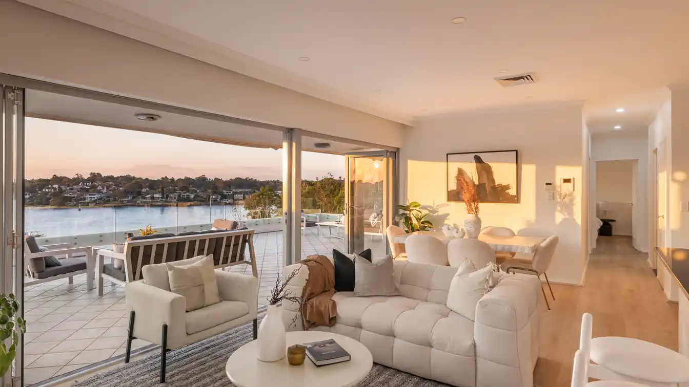 Top-floor Apartment in Acclaimed Riviera
