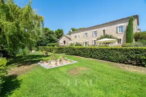 Peaceful Haven in the Luberon Countryside