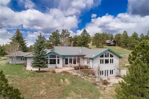 Modern Comfort with Foothills Serenity