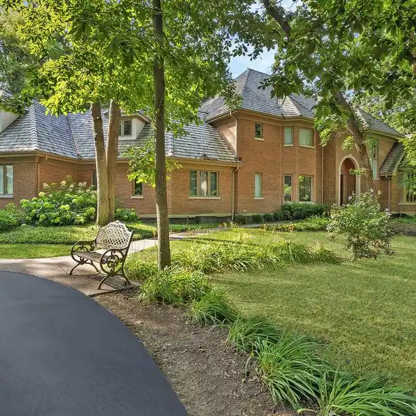 STUNNING AND BEAUTIFULLY RENOVATED HOME