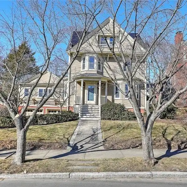 EXCEPTIONALLY REMODELED 1900S COLONIAL