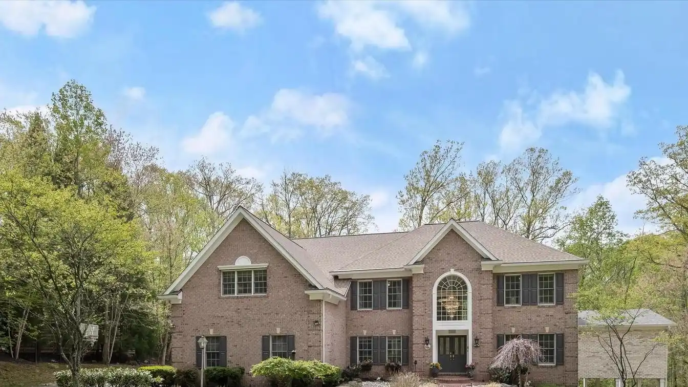 Stunning Entertainer’s Dream on Private Lot