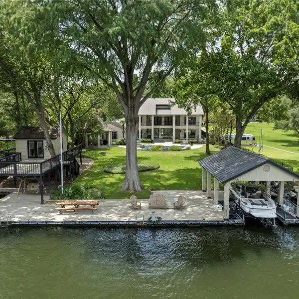 STUNNING GATED LIMESTONE RESIDENCE