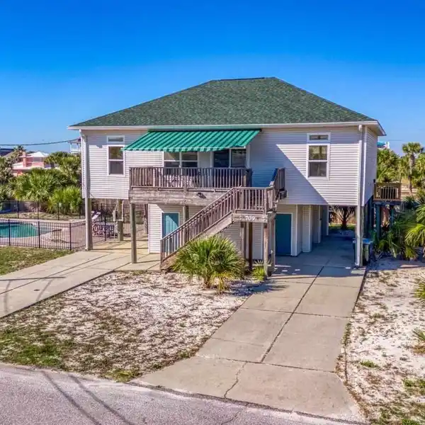 SPACIOUS BEACH HOME IN CONVENIENT LOCATION