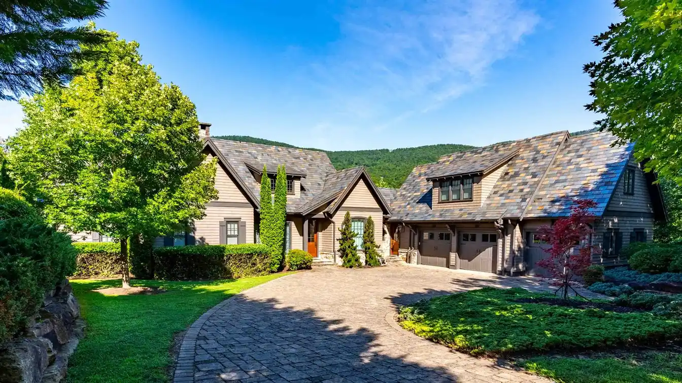 Custom Home in Bright's Creek with Fantastic Views