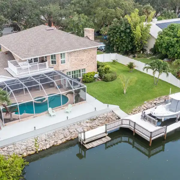 EXQUISITE CANAL-FRONT RESIDENCE