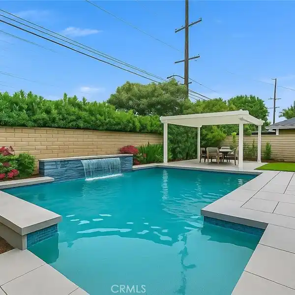 BEAUTIFULLY REMODELED CONTEMPORARY GEM