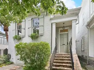 Modern Meets Traditional in Prime Location