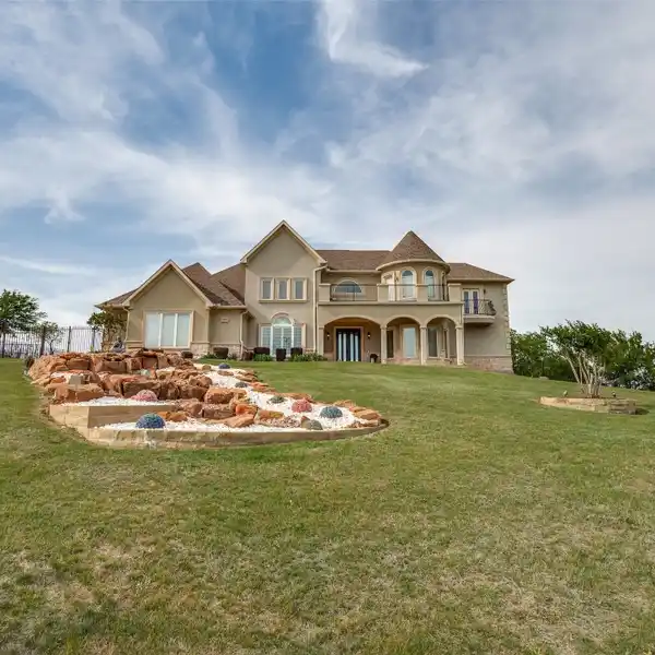 EXQUISITE HILLTOP ESTATE
