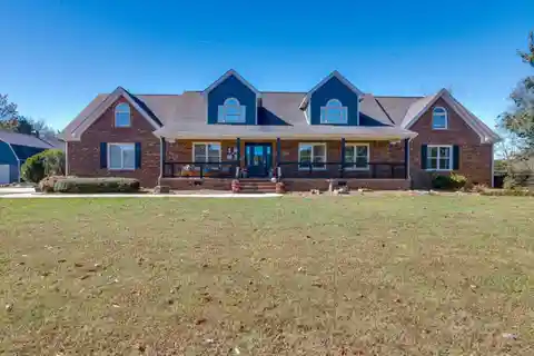 Elevated Cul-De-Sac Retreat with Striking Mountain Views