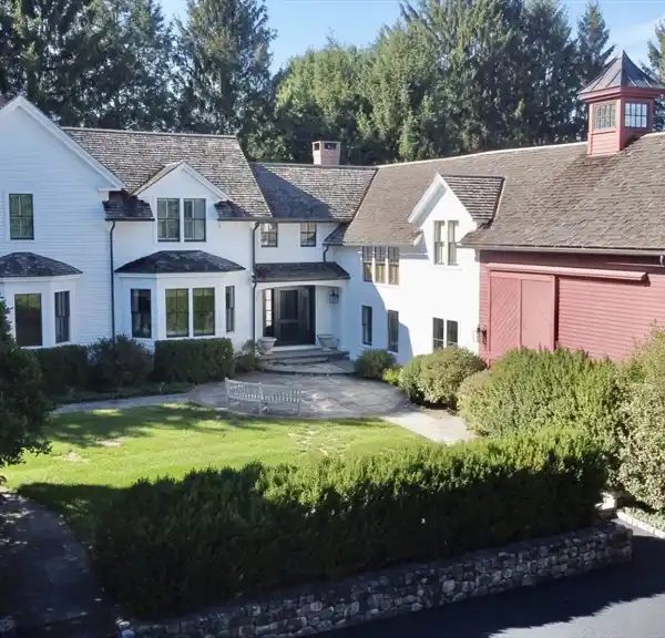 ELEGANT HOME ON A SCENIC ROAD