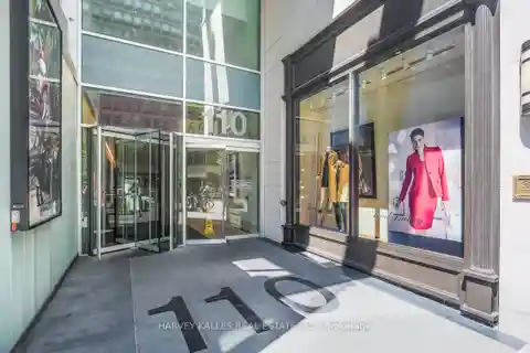 Yorkville Luxury Condo with Iconic City Views