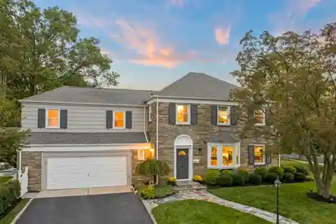 Beautifully Updated Colonial in South Mountain