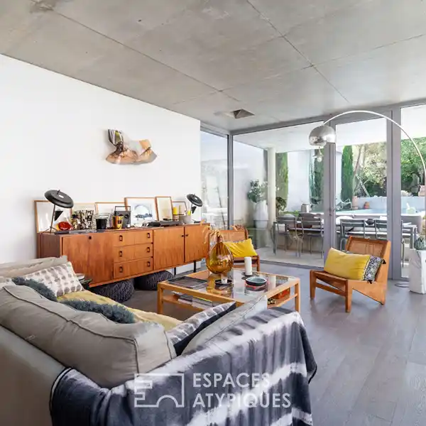 METICULOUSLY RENOVATED TOWNHOUSE