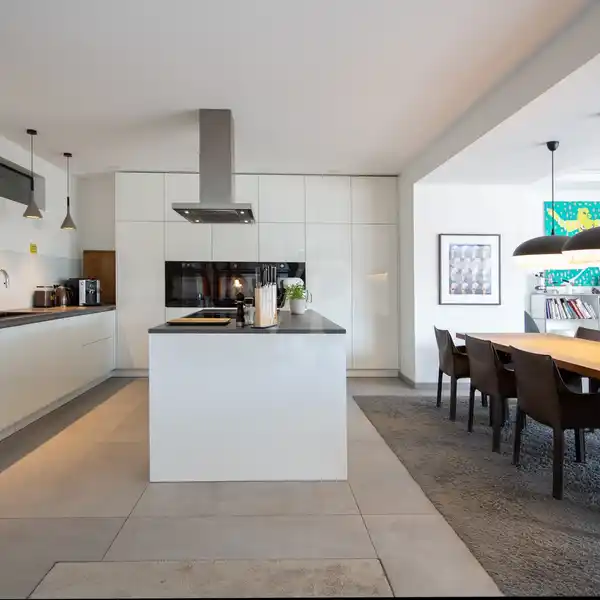 LARGE HOME WITH GRANNY APARTMENT