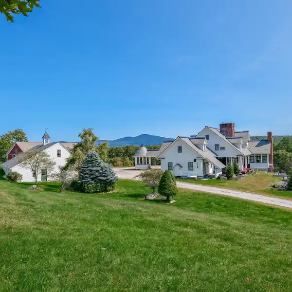 GRAND ESTATE AND FARM WITH STABLES