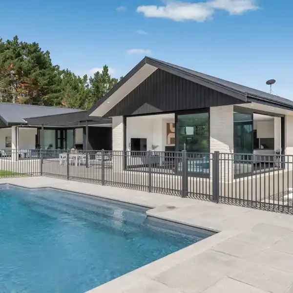 LUXURY LIVING IN A COUNTRYSIDE SETTING