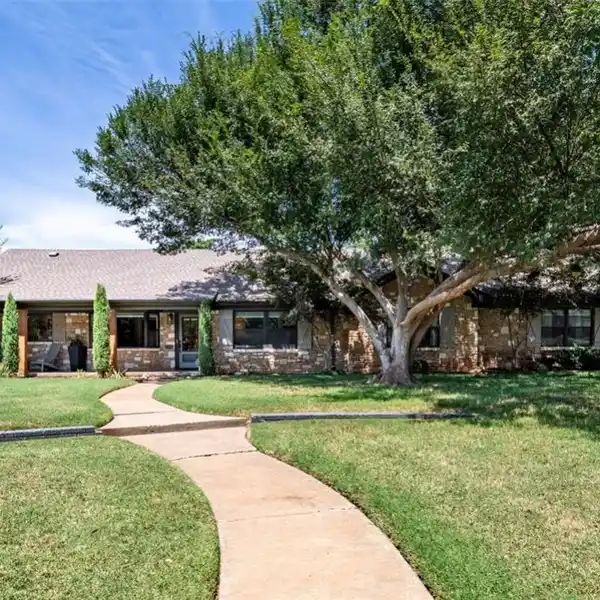 CLASSIC STACKED STONE RANCH STYLE HOME