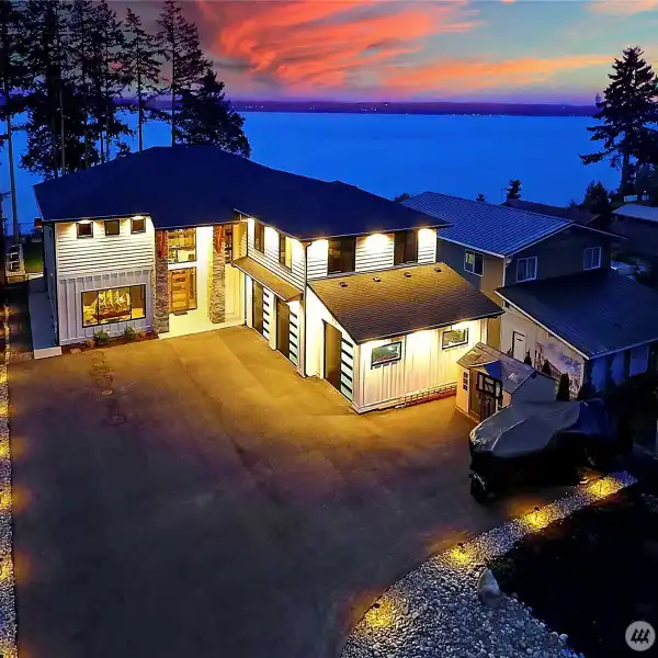 AN ARTISTIC SPIN ON COMFORTABLE LIVING