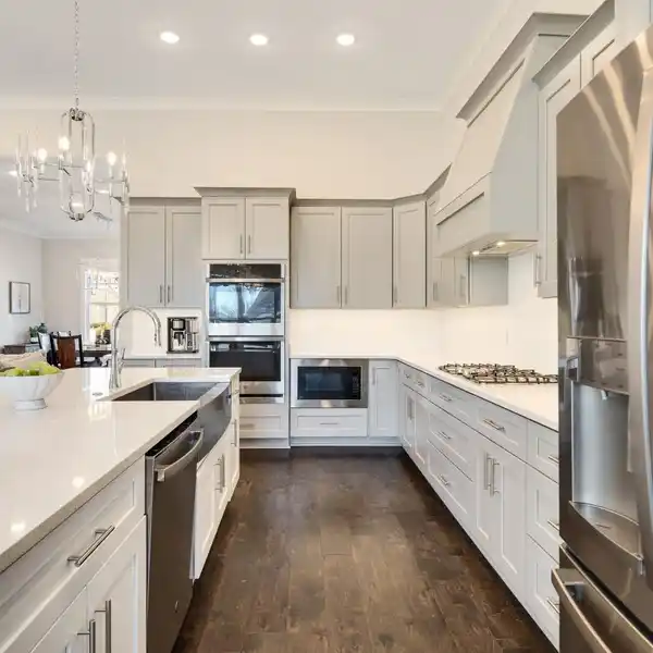 STUNNING SEVEN-BEDROOM HOME