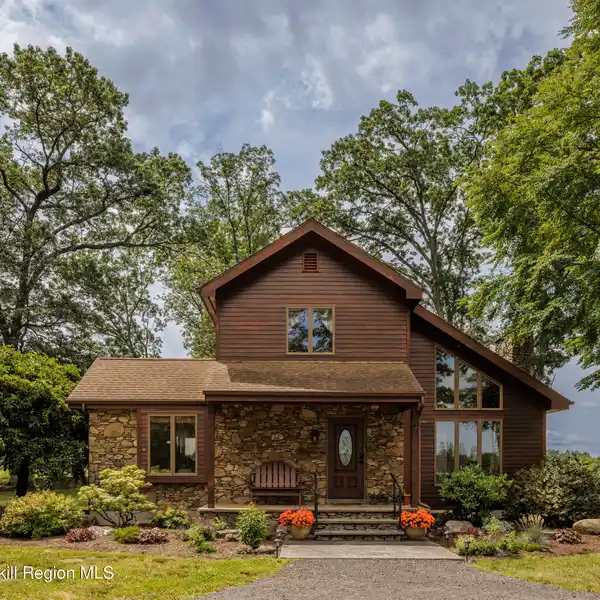EQUESTRIAN RETREAT WITH STUNNING CATSKILL MOUNTAIN VIEWS