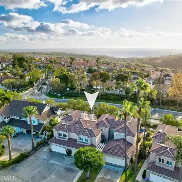 BEAUTIFULLY MAINTAINED CONDO IN THE SOUGHT-AFTER LE ST. TROPEZ COMMUNITY
