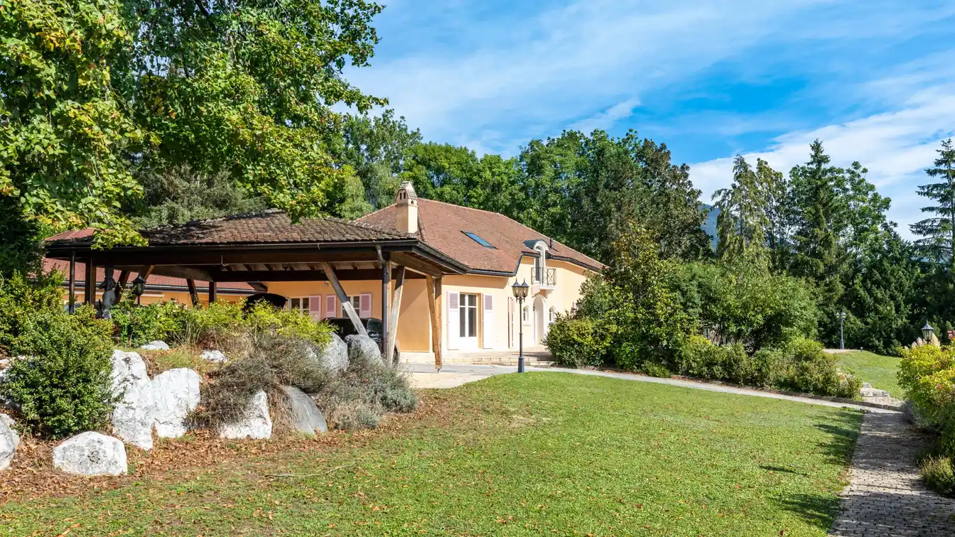 Renovated Property on the Heights of Gex
