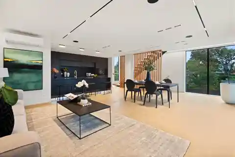 Luxury Beachside Homes with Stunning Views