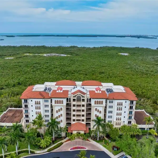 EXQUISITE PROPERTY WITH BREATHTAKING VIEWS