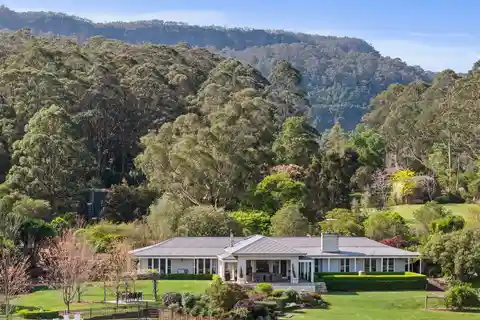 Wychwood - Rare Five-Acre Estate