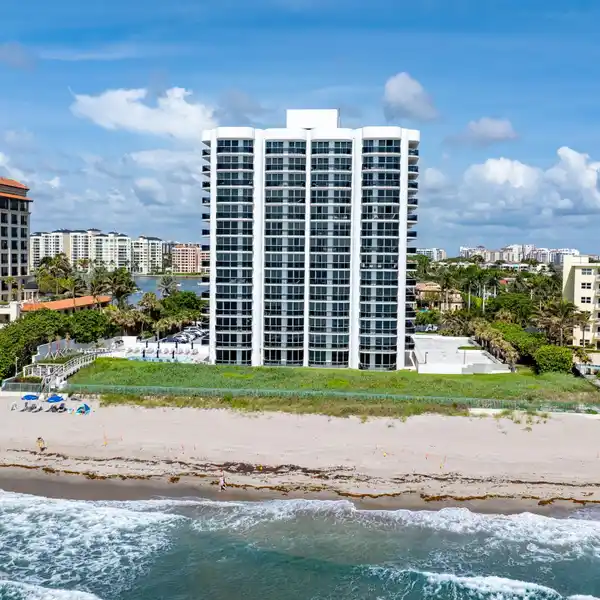 SPECTACULAR HIGH-FLOOR, WRAPAROUND CORNER RESIDENCE