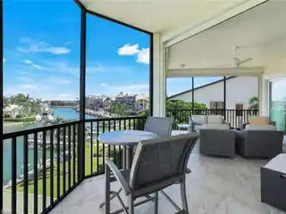 Private Full-Floor Residence in a Boutique Building