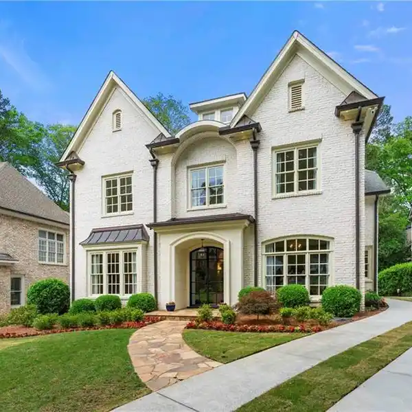 EXQUISITE RECENTLY RENOVATED RESIDENCE